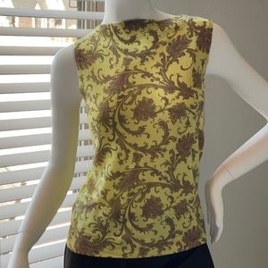 Sweater top boat neck sleeveless, Pit to Pit 15.5”Pit to bottom 14.5”